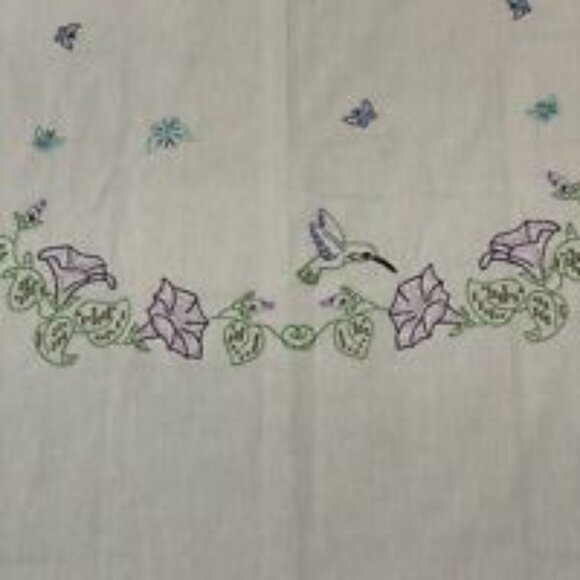 82 X 49 White Embroidered Tablecloth Hummingbirds Butterflies Flowers Purple - Picture 3 of 11